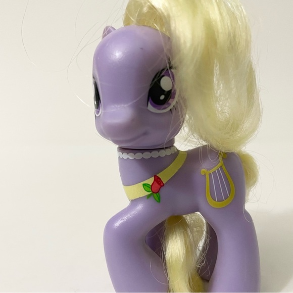 MLP My Little Pony Lyrica Lilac Figure Toy - Picture 2 of 15